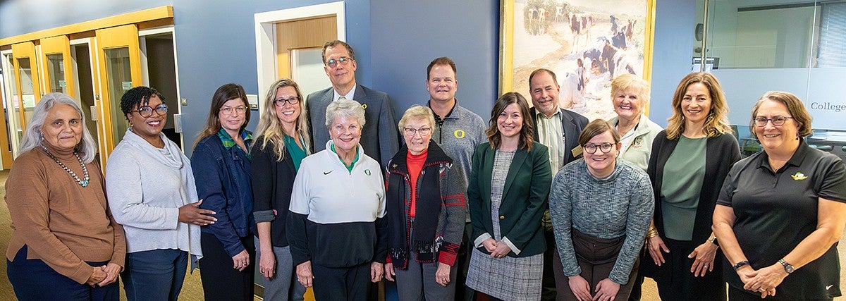 image of COE Advisory Council with UO President Scholz