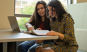 University of Oregon College of Education students in the Learning Commons